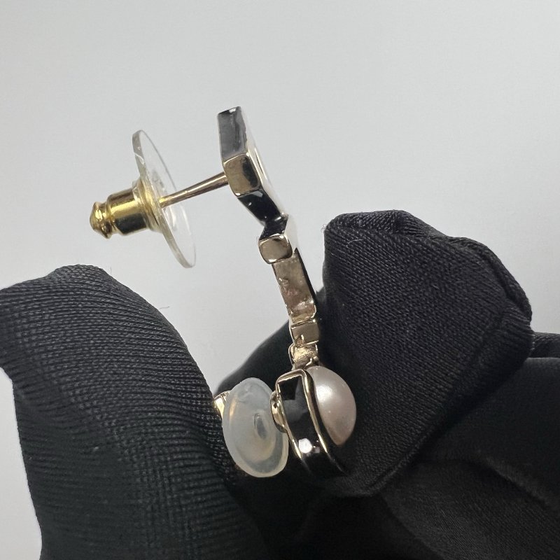 CHANEL 銀字母珍珠耳環 A22/K-5