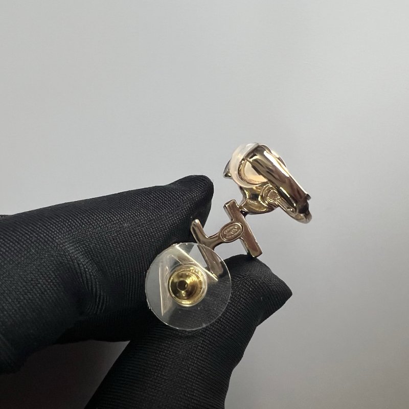 CHANEL 銀字母珍珠耳環 A22/K-8