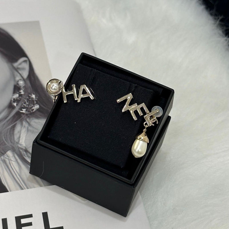 CHANEL 銀字母珍珠耳環 A22/K-0