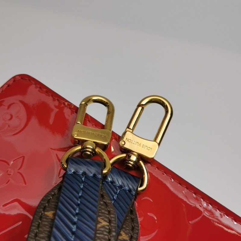 Louis Vuitton(LV)Spring Street牛皮漆皮老花壓紋S-lock鎖扣斜挎包單肩包晶片款-11