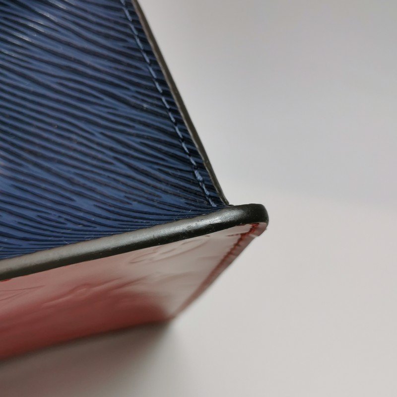 Louis Vuitton(LV)Spring Street牛皮漆皮老花壓紋S-lock鎖扣斜挎包單肩包晶片款-16