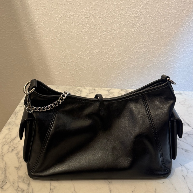 LV 黑皮革carry all pm 最搶手的黑武士😻-1