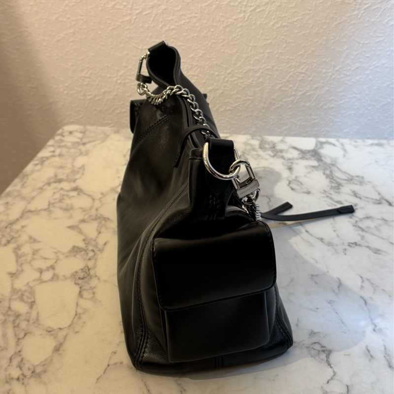 LV 黑皮革carry all pm 最搶手的黑武士😻-2