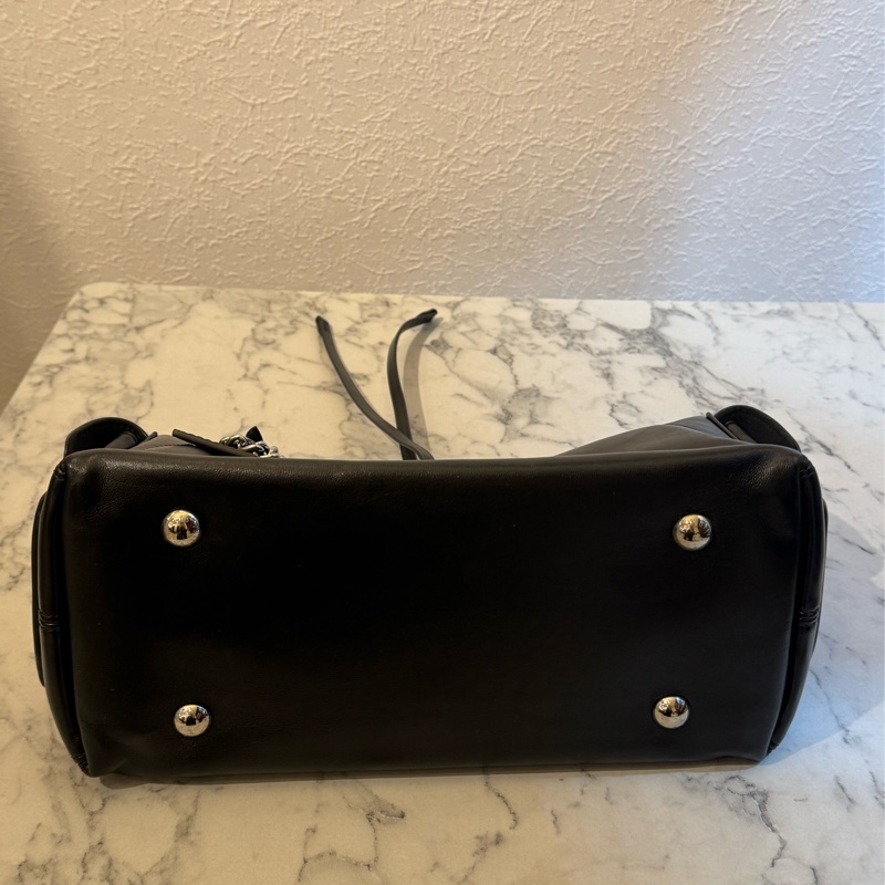 LV 黑皮革carry all pm 最搶手的黑武士😻-4