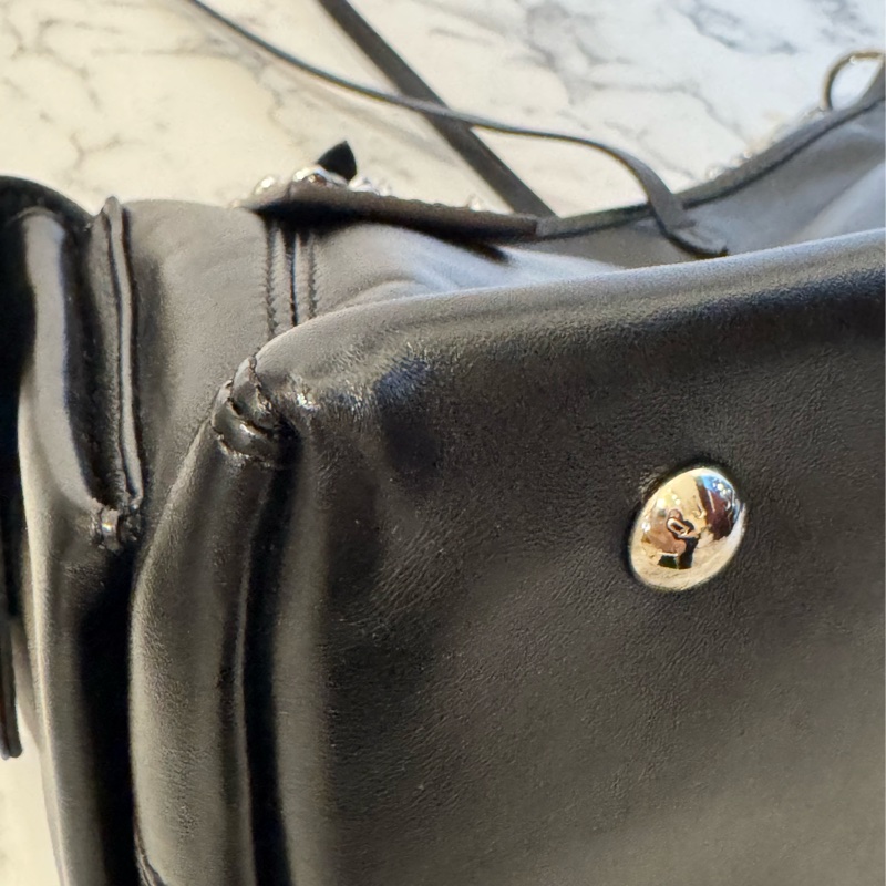 LV 黑皮革carry all pm 最搶手的黑武士😻-5