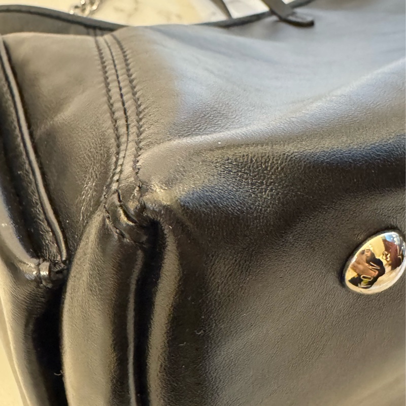 LV 黑皮革carry all pm 最搶手的黑武士😻-8