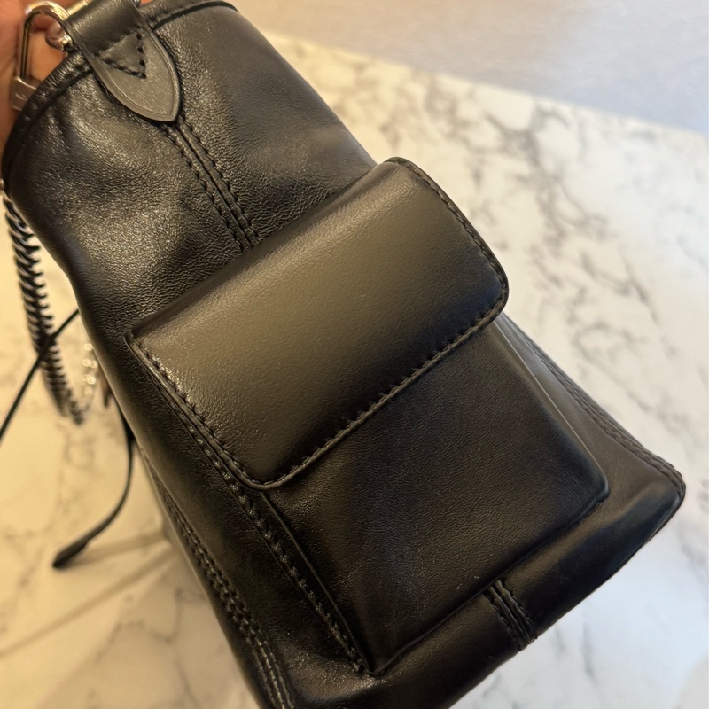 LV 黑皮革carry all pm 最搶手的黑武士😻-9