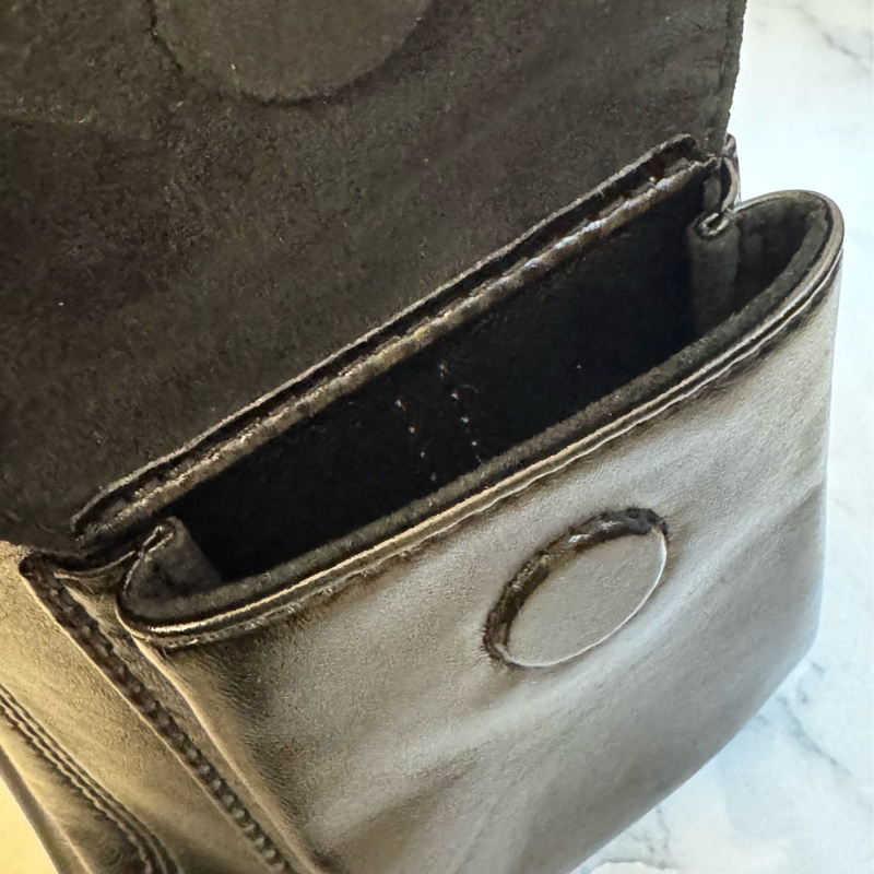 LV 黑皮革carry all pm 最搶手的黑武士😻-11