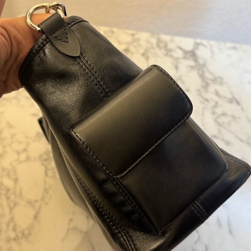 LV 黑皮革carry all pm 最搶手的黑武士😻-12