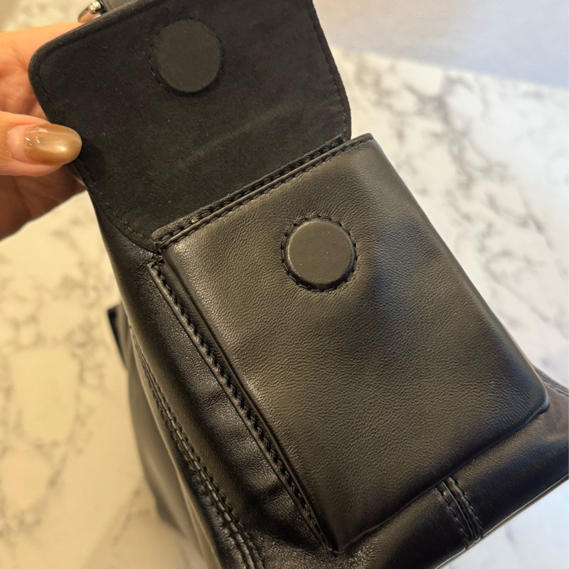 LV 黑皮革carry all pm 最搶手的黑武士😻-13