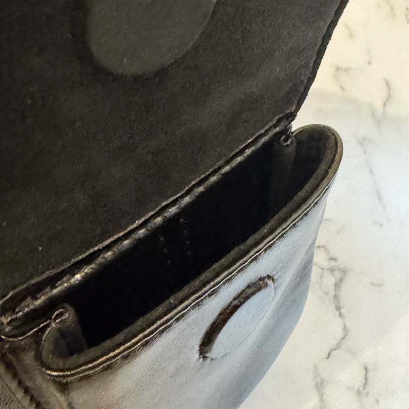 LV 黑皮革carry all pm 最搶手的黑武士😻-14