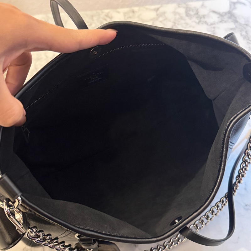 LV 黑皮革carry all pm 最搶手的黑武士😻-15