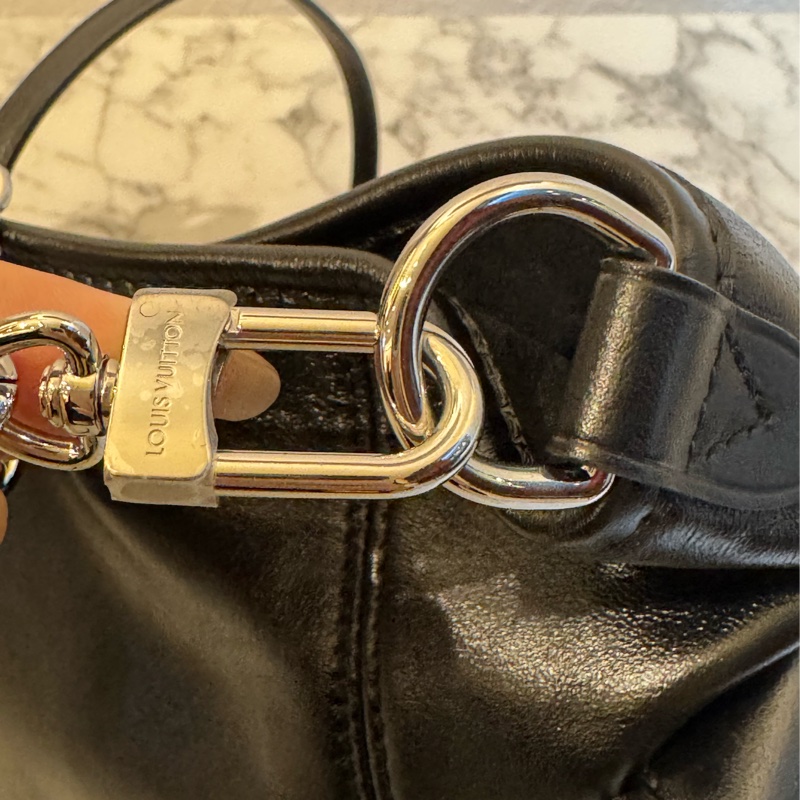 LV 黑皮革carry all pm 最搶手的黑武士😻-29