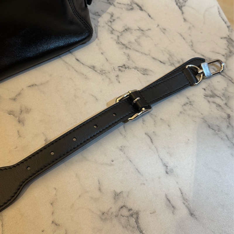 LV 黑皮革carry all pm 最搶手的黑武士😻-35