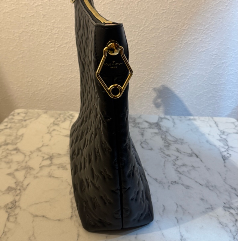 LV M12068黑壓紋 Coussin HOBO MM兩用包-4