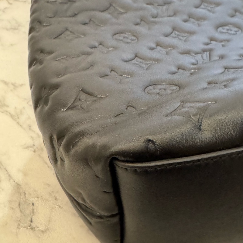 LV M12068黑壓紋 Coussin HOBO MM兩用包-9