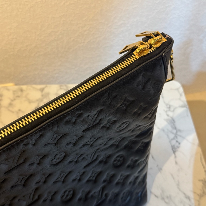 LV M12068黑壓紋 Coussin HOBO MM兩用包-10