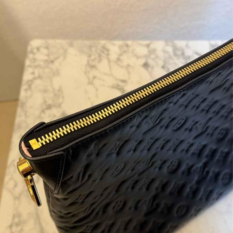 LV M12068黑壓紋 Coussin HOBO MM兩用包-11