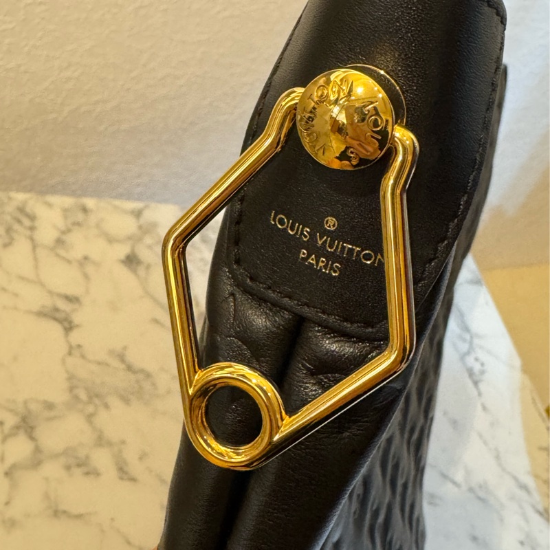 LV M12068黑壓紋 Coussin HOBO MM兩用包-12