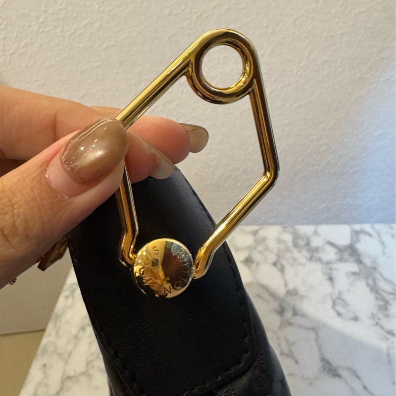 LV M12068黑壓紋 Coussin HOBO MM兩用包-15