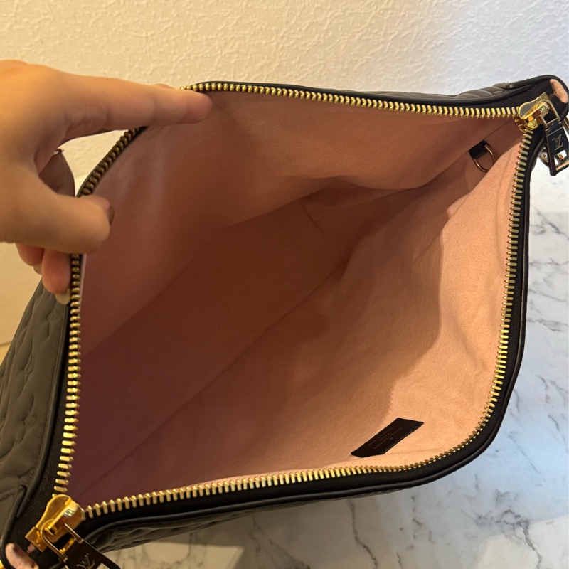 LV M12068黑壓紋 Coussin HOBO MM兩用包-17