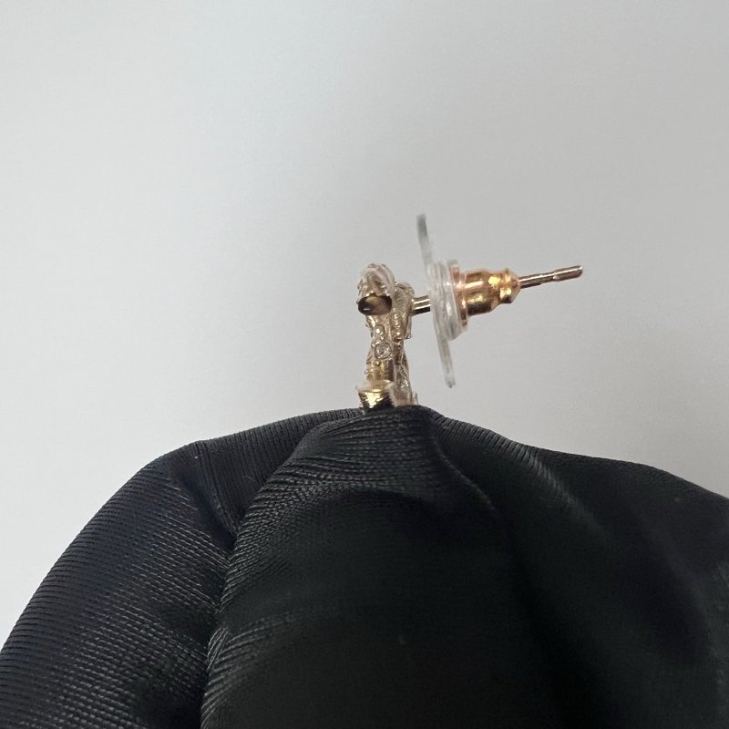 CHANEL 滿鑽螺旋雙C珍珠耳環 B18/B-5