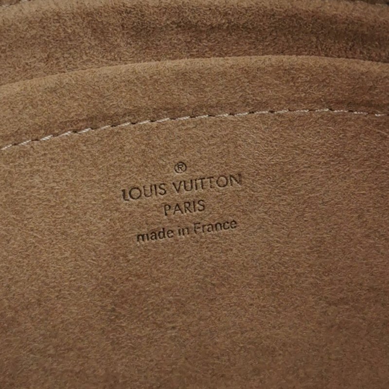 Louis Vuitton(LV)Milla植鞣革黑三彩銘牌徽標麻將包手提包-7