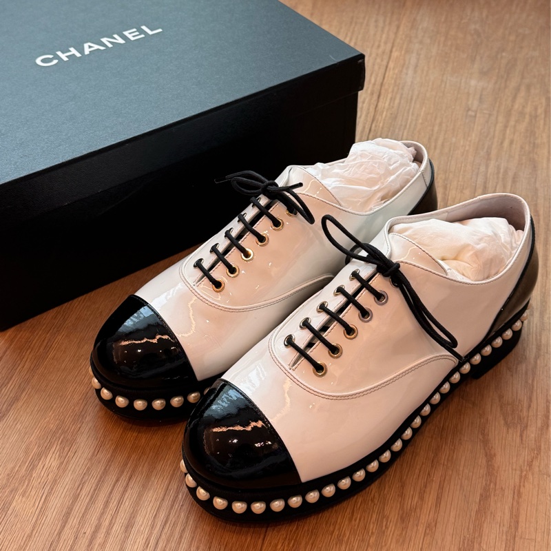 Chanel 香奈兒珍珠飾底黑白拼色漆皮低跟鞋38.5-1