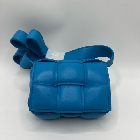 BV 葆蝶家 CASSETTE 6格 蓝色迷你枕頭包