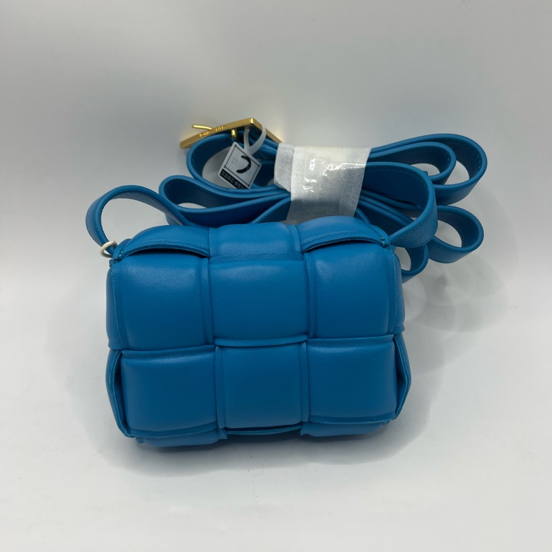 BV 葆蝶家 CASSETTE 6格 蓝色迷你枕頭包-1