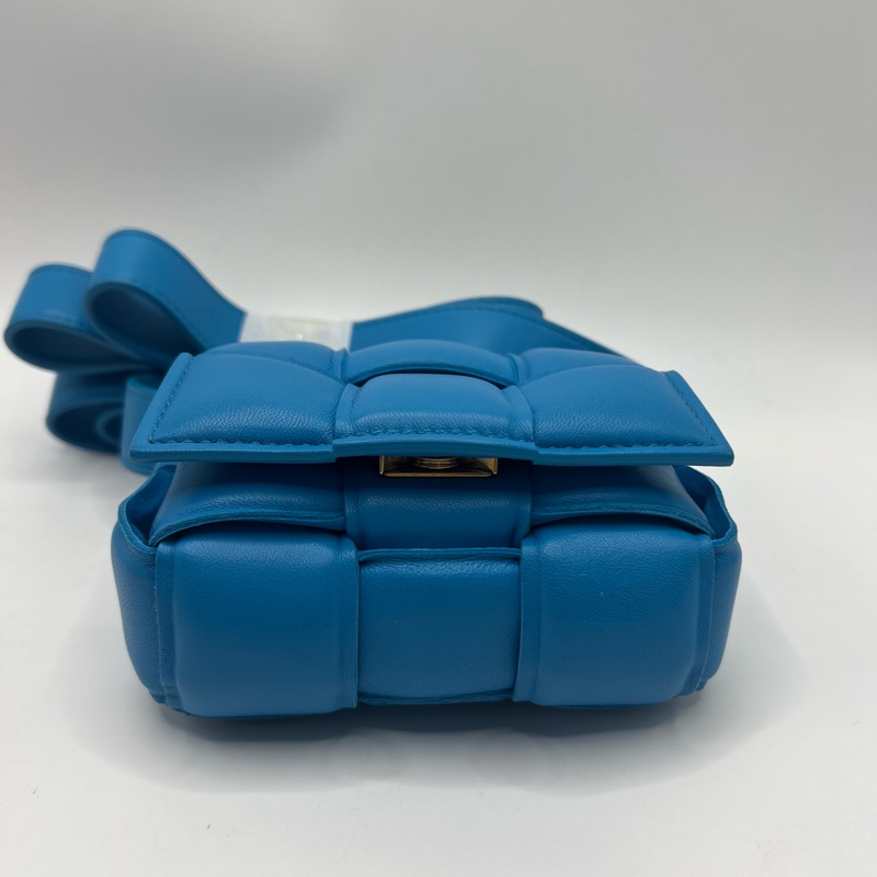 BV 葆蝶家 CASSETTE 6格 蓝色迷你枕頭包-2