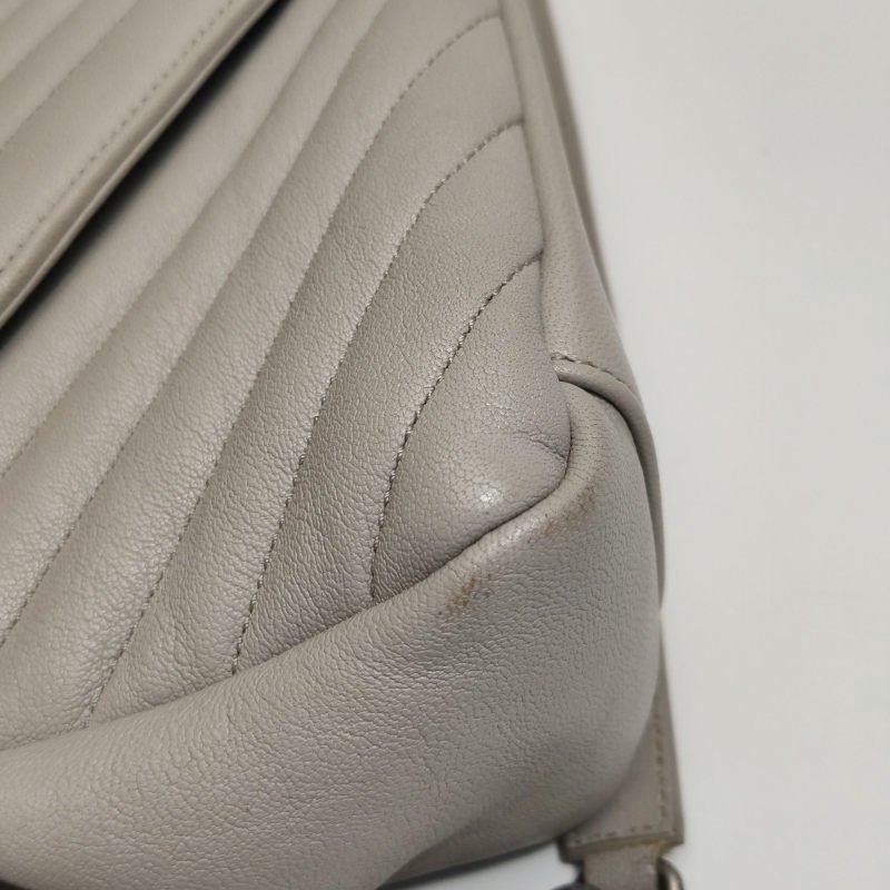 Saint Laurent College羊皮純色V紋YSL標誌單肩包-18