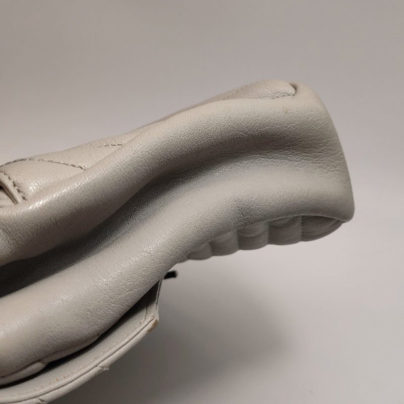 Saint Laurent College羊皮純色V紋YSL標誌單肩包-23