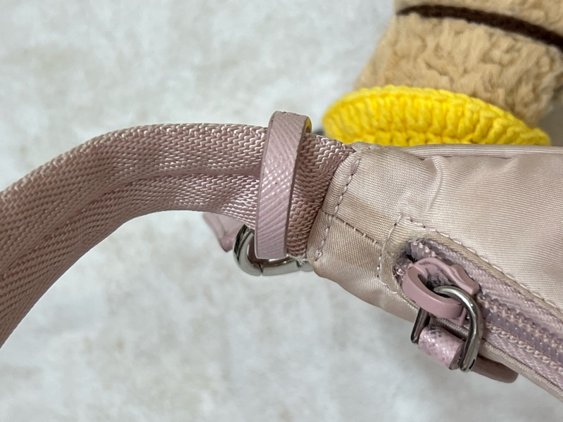 Prada hobo腋下包 櫻花粉-32