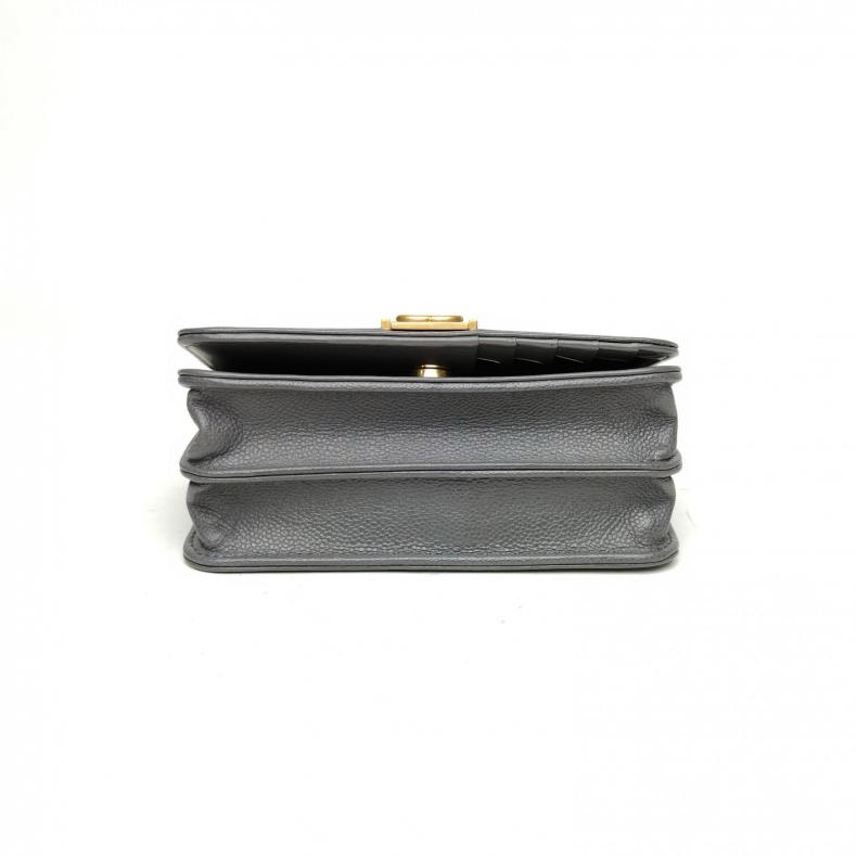 CHANEL LeboyMini15cm灰色荔枝牛皮鐳射標金扣肩背包-3