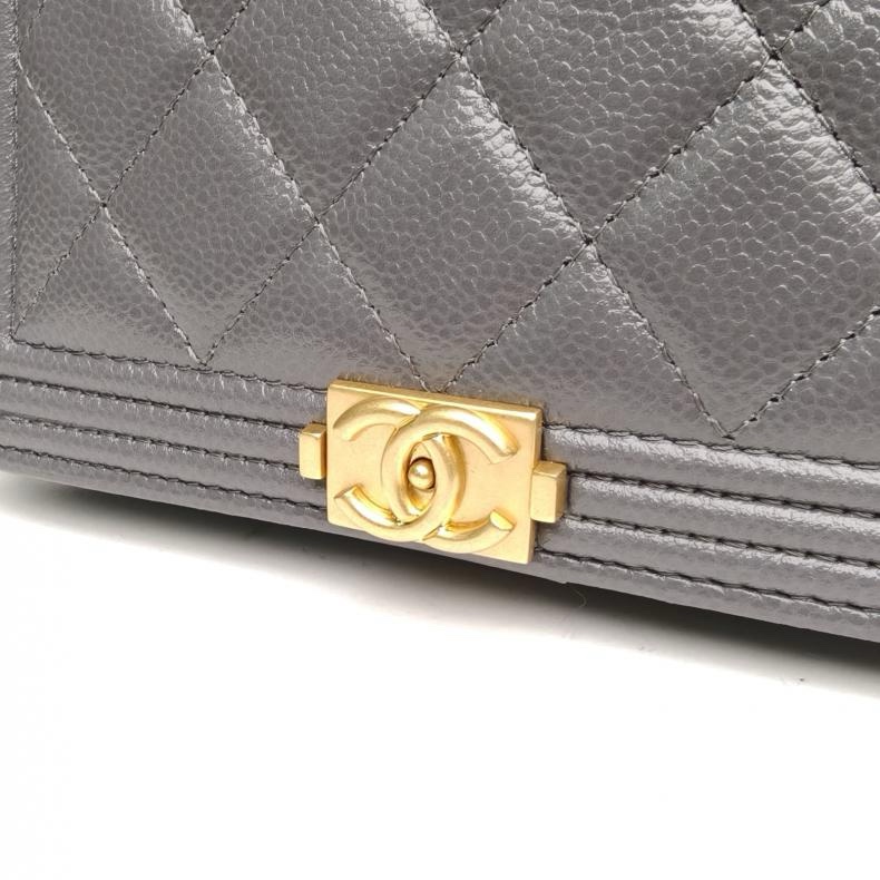 CHANEL LeboyMini15cm灰色荔枝牛皮鐳射標金扣肩背包-4