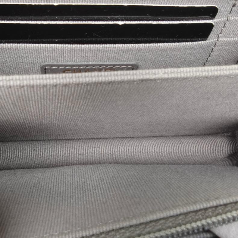 CHANEL LeboyMini15cm灰色荔枝牛皮鐳射標金扣肩背包-5