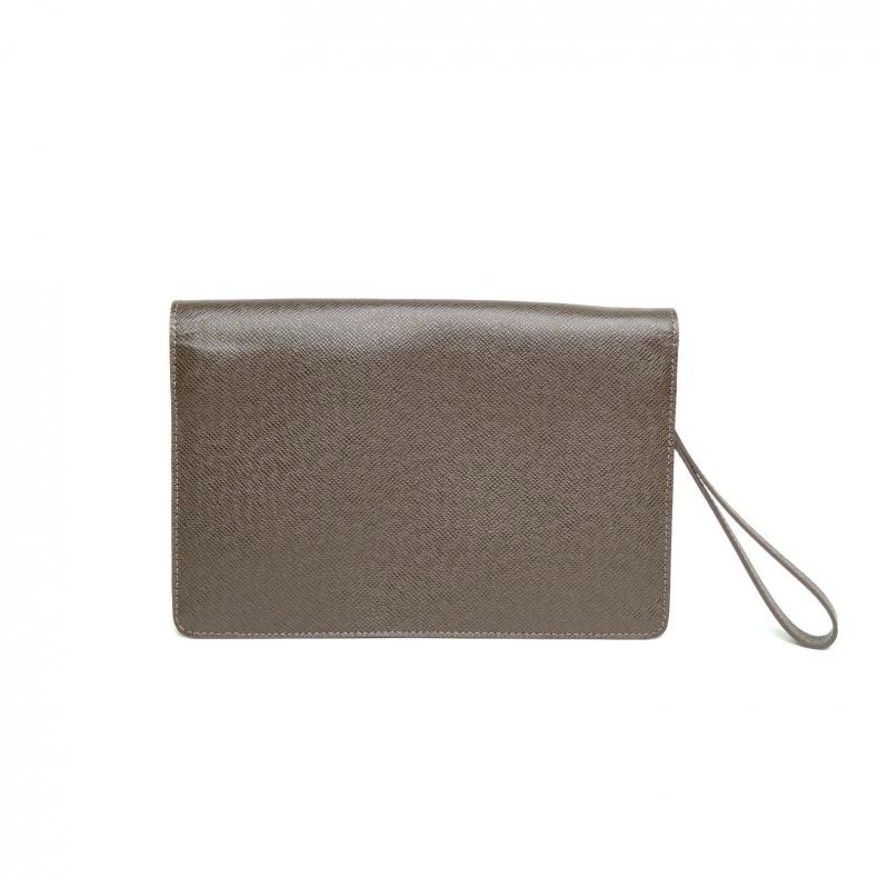 LOUIS VUITTON 深棕色牛皮2010十字紋插扣手拿包-2