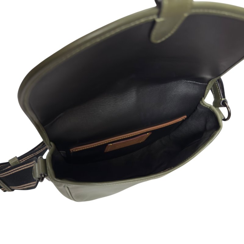 COACH Hitch 斜揹袋-17