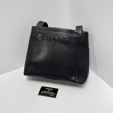 【超！級！新】 Chanel 黑銀 魚子醬牛皮 肩背托特包👜 （專櫃261,300）