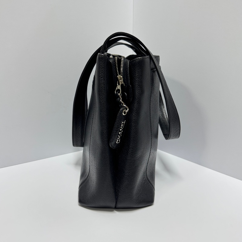 【超！級！新】 Chanel 黑銀 魚子醬牛皮 肩背托特包👜 （專櫃261,300）-3