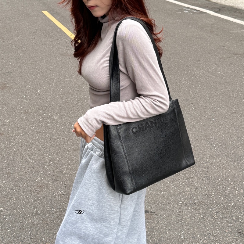 【超!級!新】 Chanel 黑銀 魚子醬牛皮 肩背托特包👜 (專櫃261,300)-20