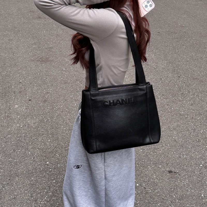 【超!級!新】 Chanel 黑銀 魚子醬牛皮 肩背托特包👜 (專櫃261,300)-26