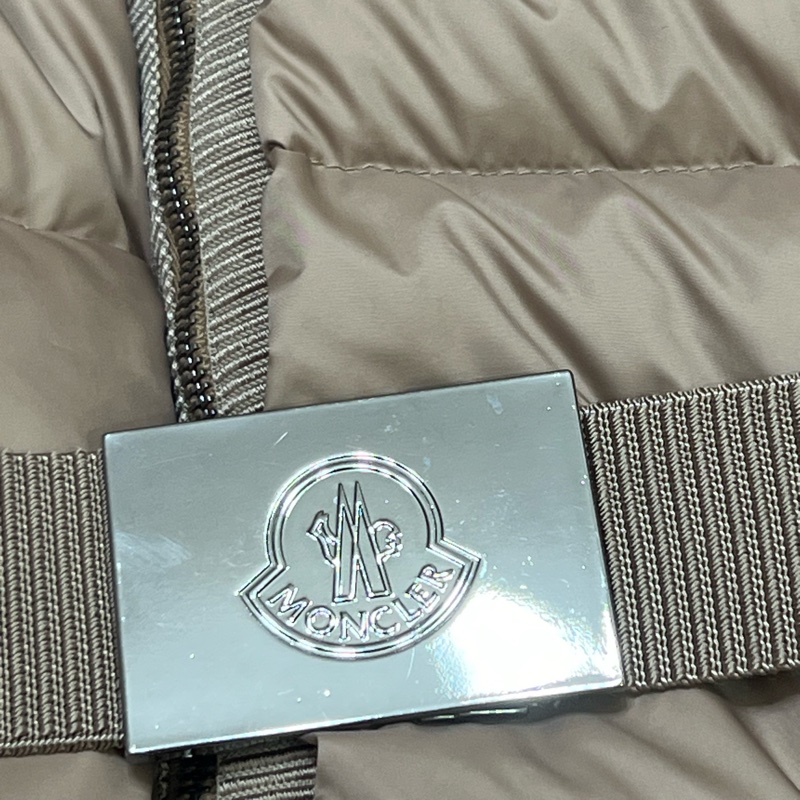 Moncler Boed 奶茶色羽絨外套原價近10萬-2