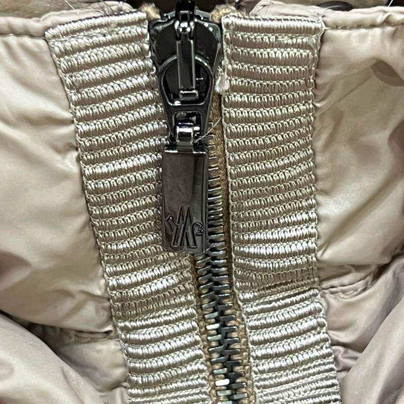 Moncler Boed 奶茶色羽絨外套原價近10萬-3