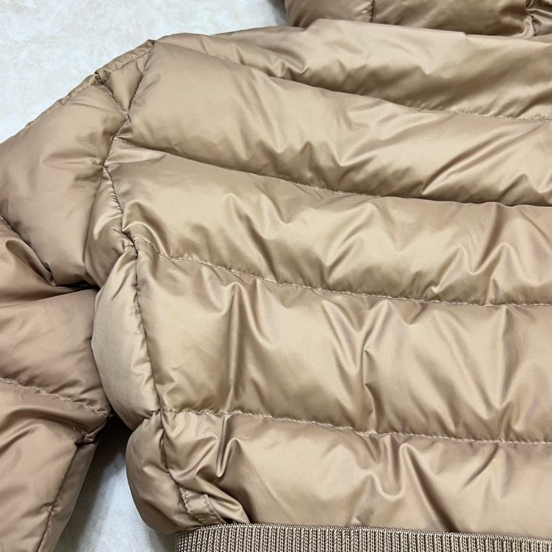 Moncler Boed 奶茶色羽絨外套原價近10萬-10