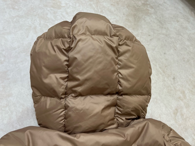 Moncler Boed 奶茶色羽絨外套原價近10萬-18