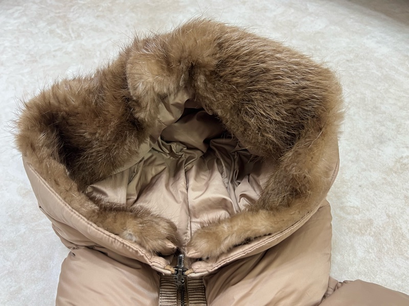 Moncler Boed 奶茶色羽絨外套原價近10萬-19