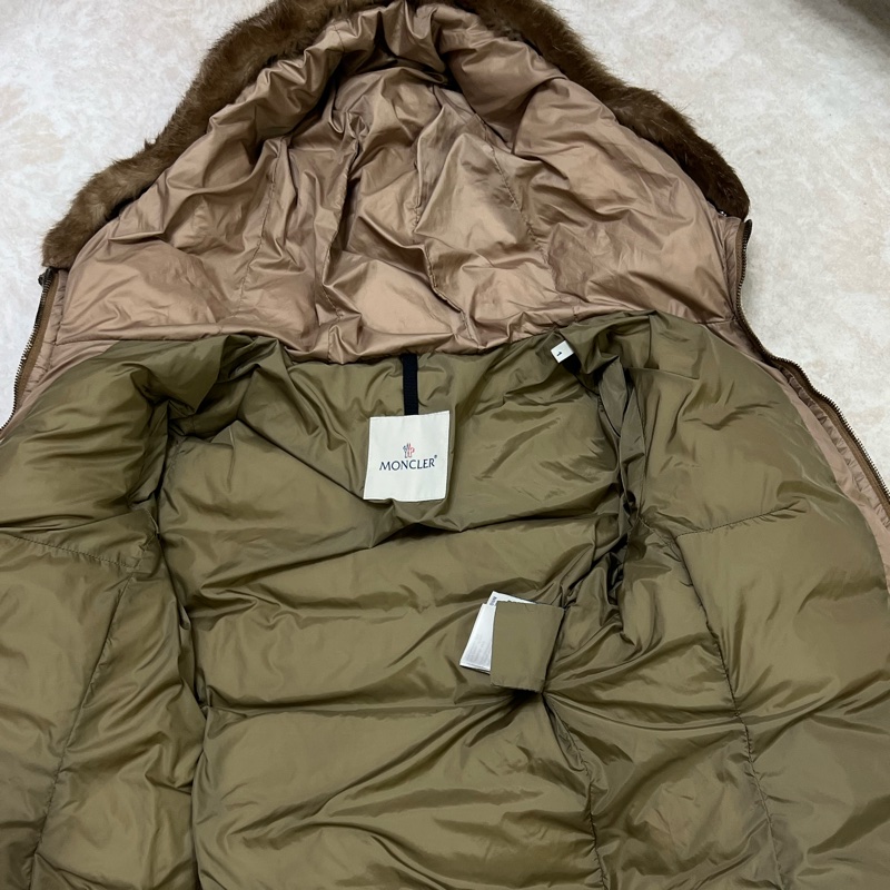 Moncler Boed 奶茶色羽絨外套原價近10萬-20