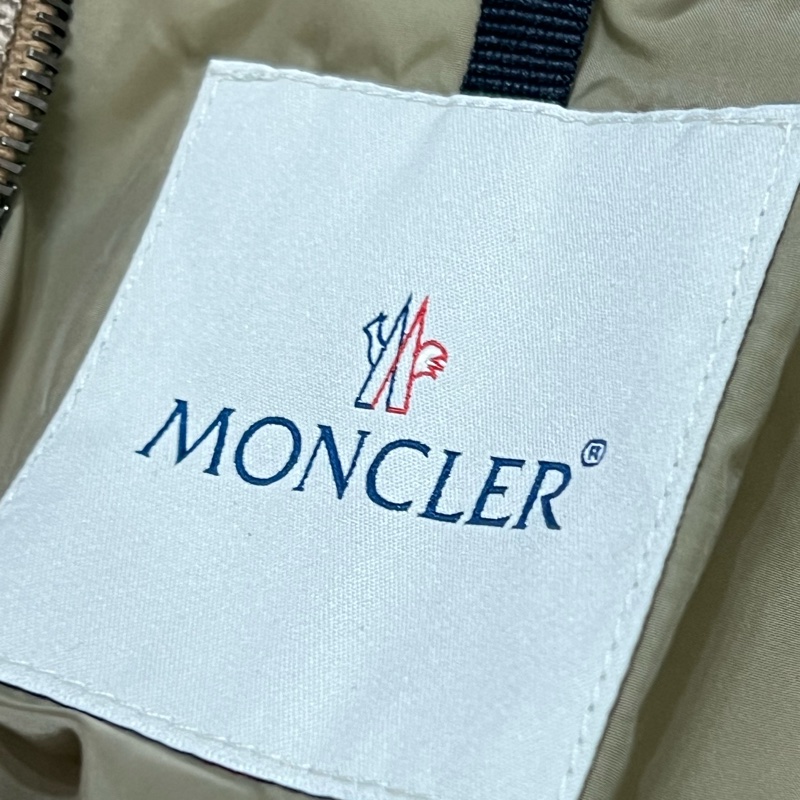 Moncler Boed 奶茶色羽絨外套原價近10萬-23